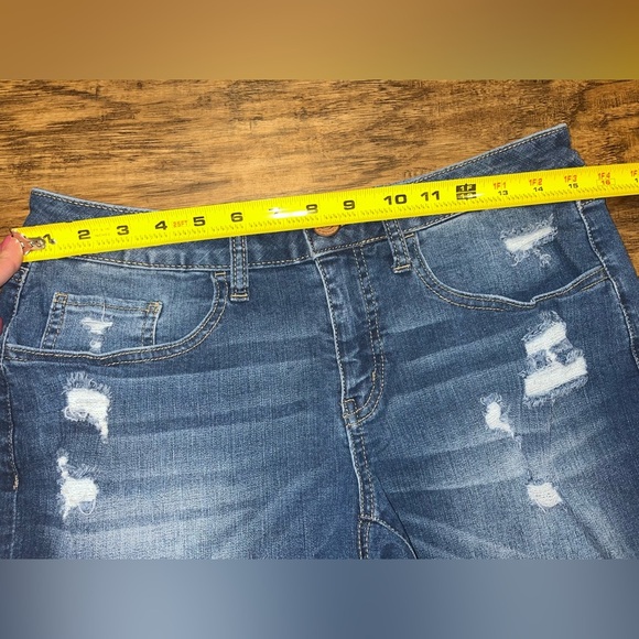 SO Mid-Rise Shortie Shorts Size 9 - Picture 4 of 7